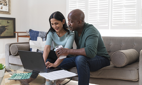 Couple on computer during a telegenetic counseling appointment